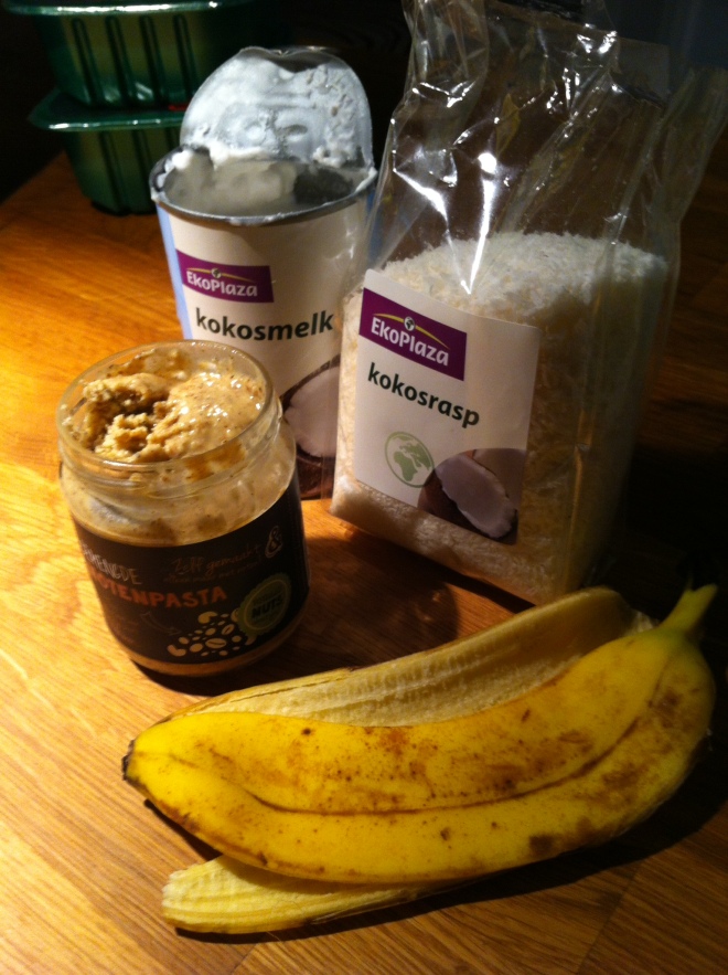Feed Me Now Banana Coconut Flurry Ingredients (in Dutch!)
